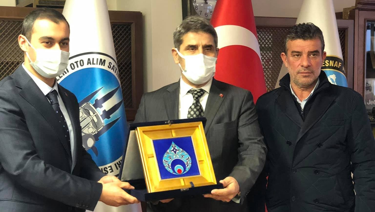 İSTANBUL BÖLGE BİRLİĞİ BAŞKANIMIZ SAYIN MUSTAFA SİLAHYÜREKLİ’YE TEŞŞEKÜR PLAKETİ